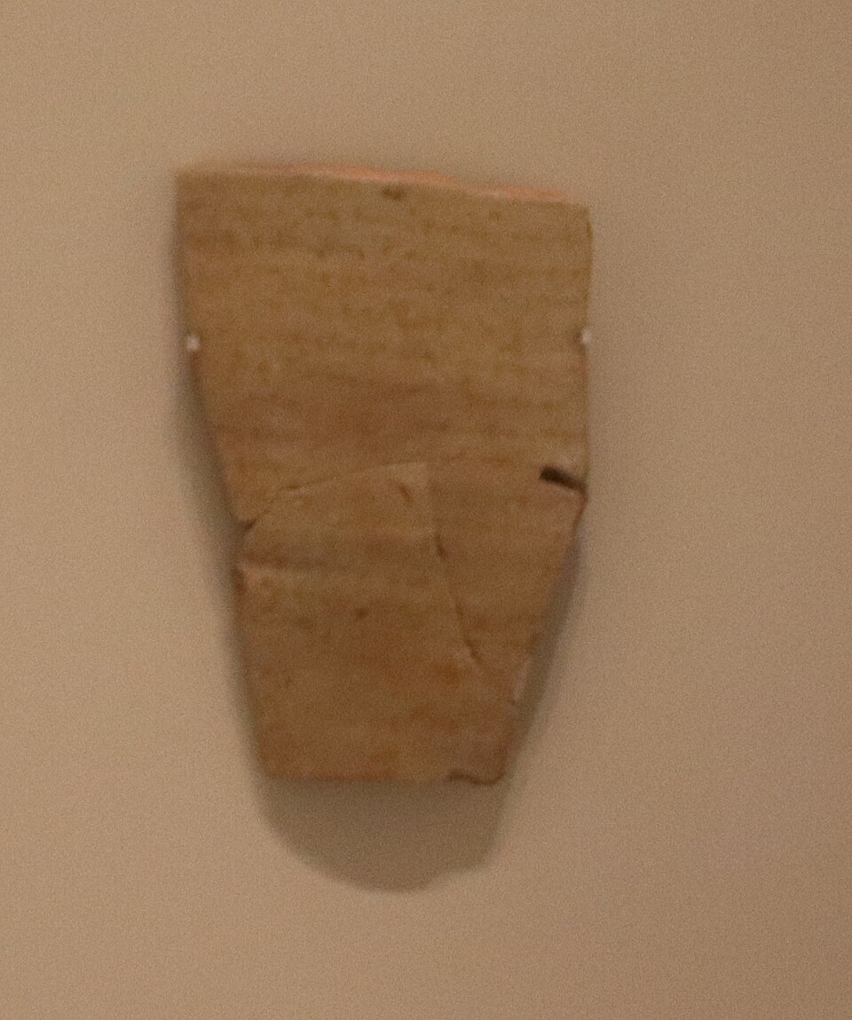 A Lachish ostracon: a broken potsherd carrying a Hebrew letter inked in the old Judahite hand, displayed at the Israel Museum